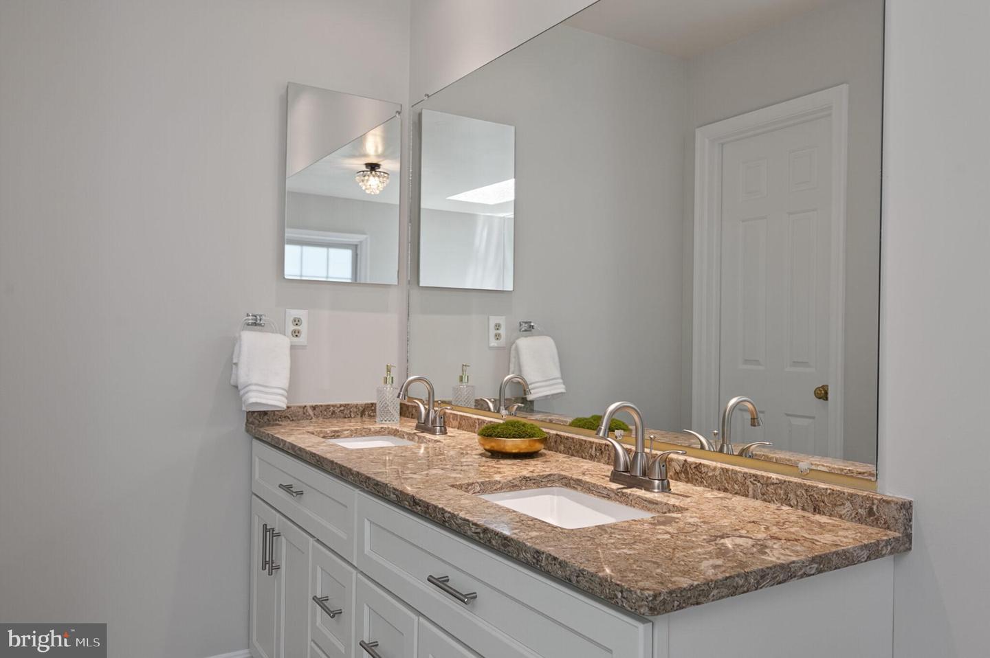 4322 GALESBURY LN, CHANTILLY, Virginia 20151, 4 Bedrooms Bedrooms, ,2 BathroomsBathrooms,Residential,For sale,4322 GALESBURY LN,VAFX2247782 MLS # VAFX2247782