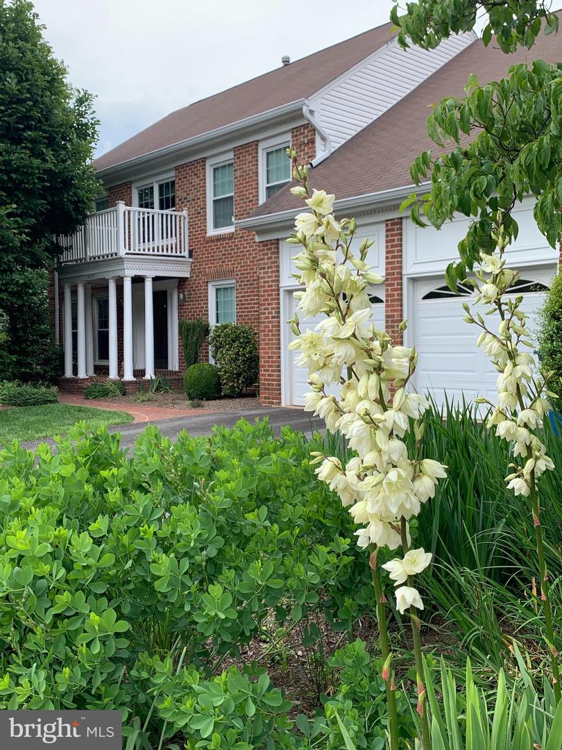 4322 GALESBURY LN, CHANTILLY, Virginia 20151, 4 Bedrooms Bedrooms, ,2 BathroomsBathrooms,Residential,For sale,4322 GALESBURY LN,VAFX2247782 MLS # VAFX2247782