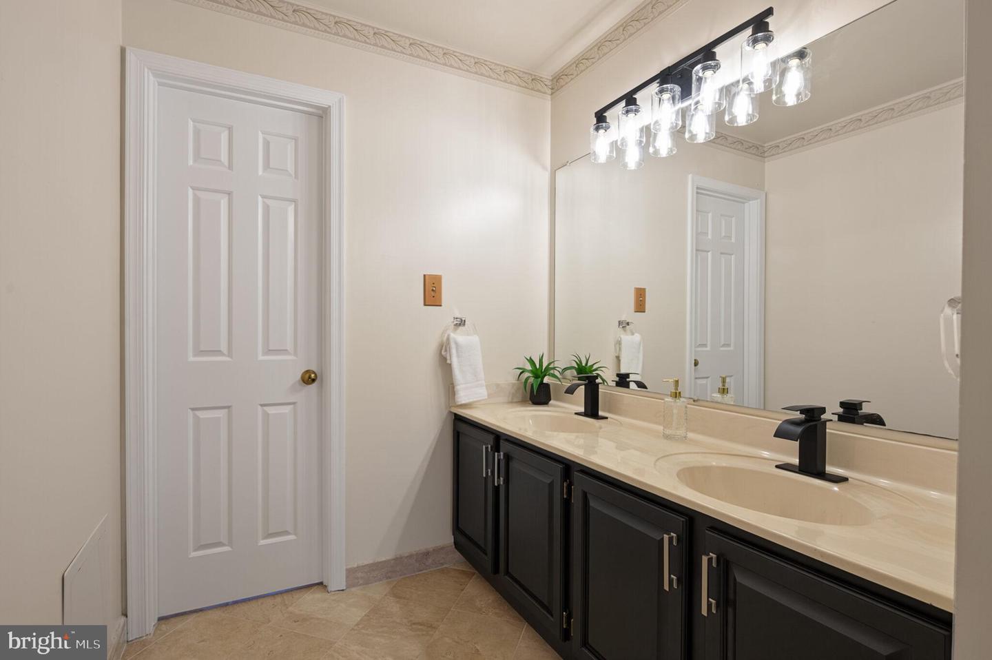 4322 GALESBURY LN, CHANTILLY, Virginia 20151, 4 Bedrooms Bedrooms, ,2 BathroomsBathrooms,Residential,For sale,4322 GALESBURY LN,VAFX2247782 MLS # VAFX2247782