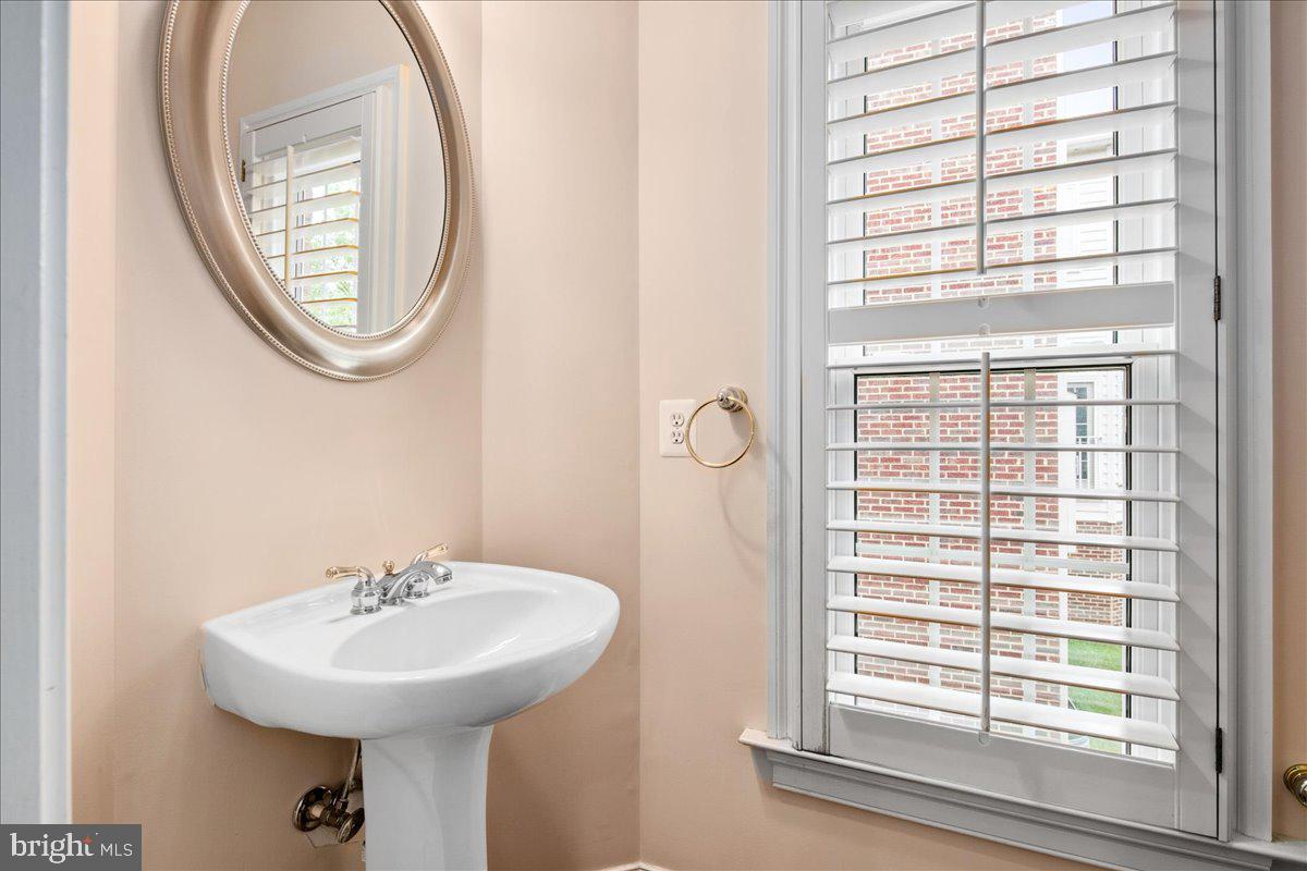 1371 NORTHWYCK CT, MCLEAN, Virginia 22102, 5 Bedrooms Bedrooms, ,5 BathroomsBathrooms,Residential,For sale,1371 NORTHWYCK CT,VAFX2248286 MLS # VAFX2248286