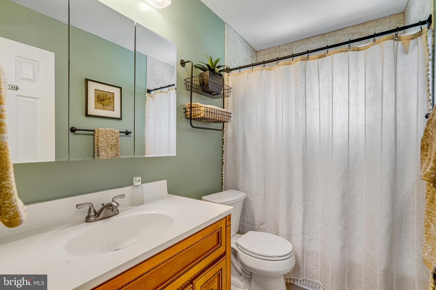 3804 LAKOTA RD, ALEXANDRIA, Virginia 22303, 3 Bedrooms Bedrooms, ,2 BathroomsBathrooms,Residential,For sale,3804 LAKOTA RD,VAFX2249274 MLS # VAFX2249274
