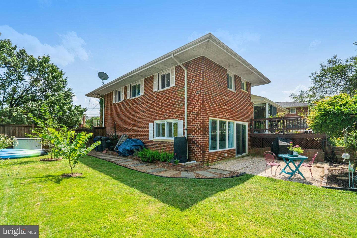 3804 LAKOTA RD, ALEXANDRIA, Virginia 22303, 3 Bedrooms Bedrooms, ,2 BathroomsBathrooms,Residential,For sale,3804 LAKOTA RD,VAFX2249274 MLS # VAFX2249274
