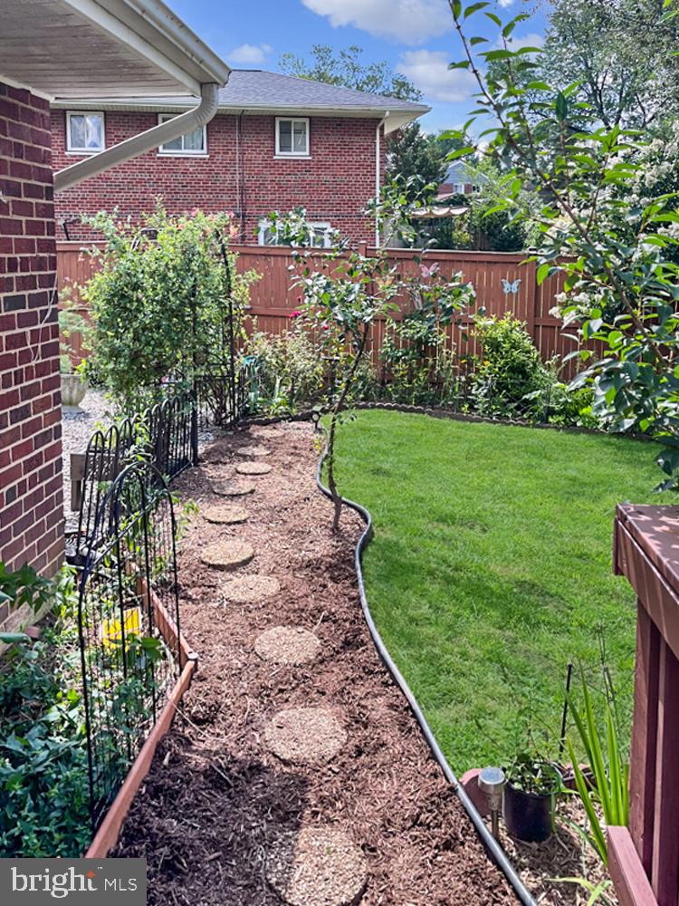 3804 LAKOTA RD, ALEXANDRIA, Virginia 22303, 3 Bedrooms Bedrooms, ,2 BathroomsBathrooms,Residential,For sale,3804 LAKOTA RD,VAFX2249274 MLS # VAFX2249274