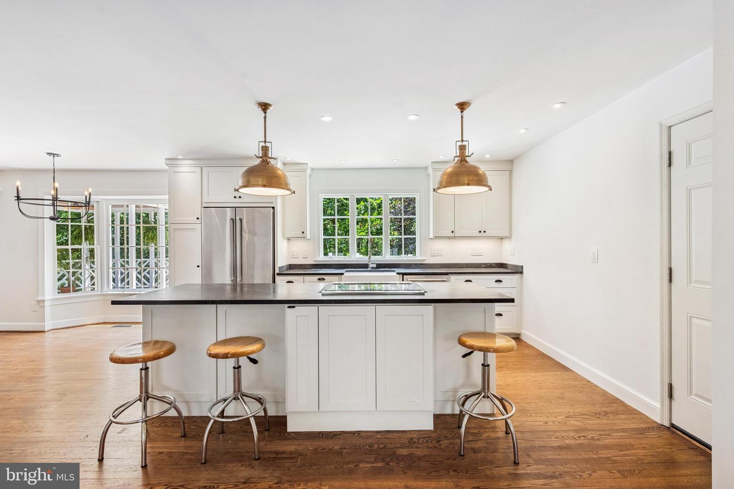 3523 MAJESTIC PINE LN, FAIRFAX, Virginia 22033, 4 Bedrooms Bedrooms, ,3 BathroomsBathrooms,Residential,For sale,3523 MAJESTIC PINE LN,VAFX2249348 MLS # VAFX2249348
