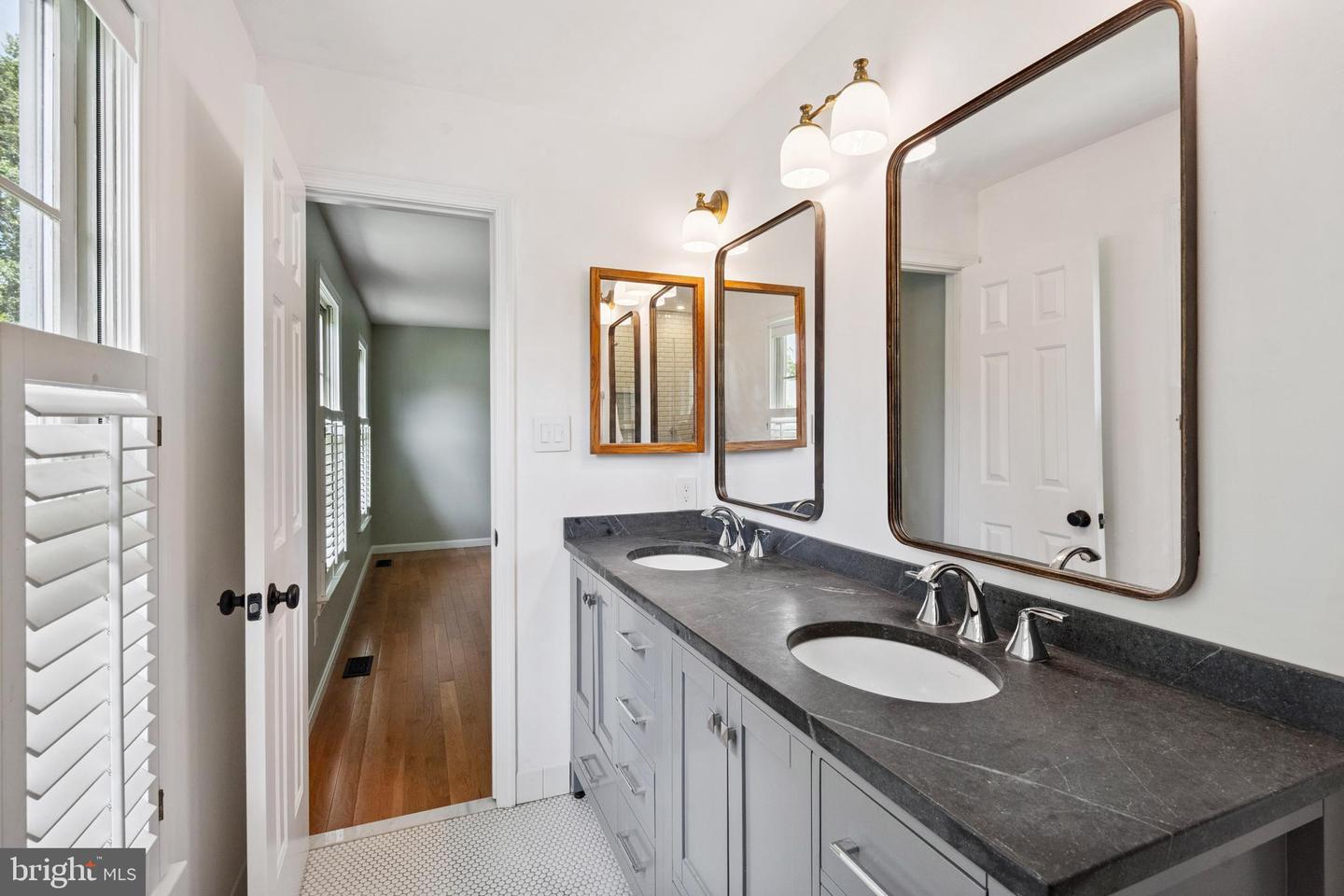 3523 MAJESTIC PINE LN, FAIRFAX, Virginia 22033, 4 Bedrooms Bedrooms, ,3 BathroomsBathrooms,Residential,For sale,3523 MAJESTIC PINE LN,VAFX2249348 MLS # VAFX2249348