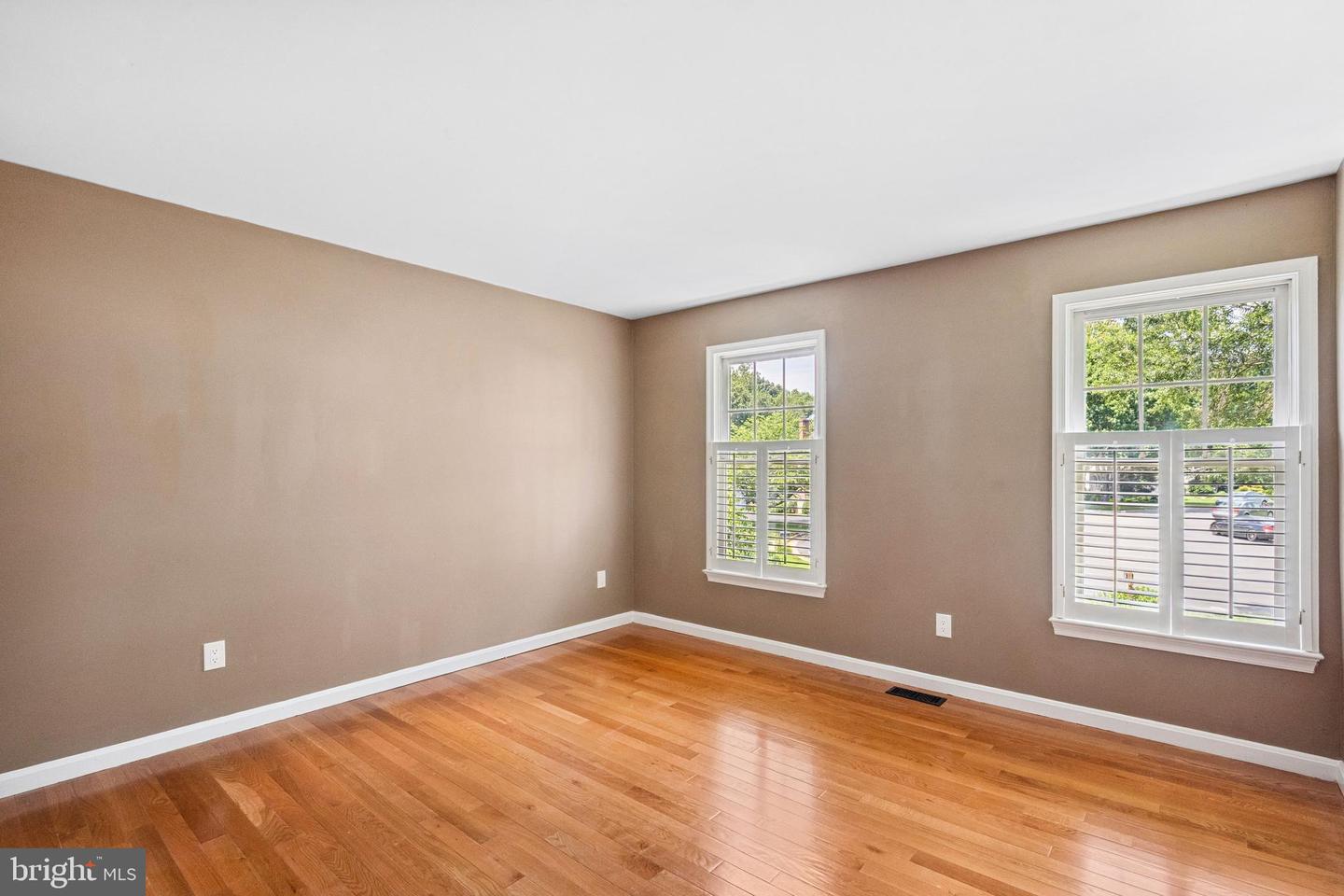 3523 MAJESTIC PINE LN, FAIRFAX, Virginia 22033, 4 Bedrooms Bedrooms, ,3 BathroomsBathrooms,Residential,For sale,3523 MAJESTIC PINE LN,VAFX2249348 MLS # VAFX2249348