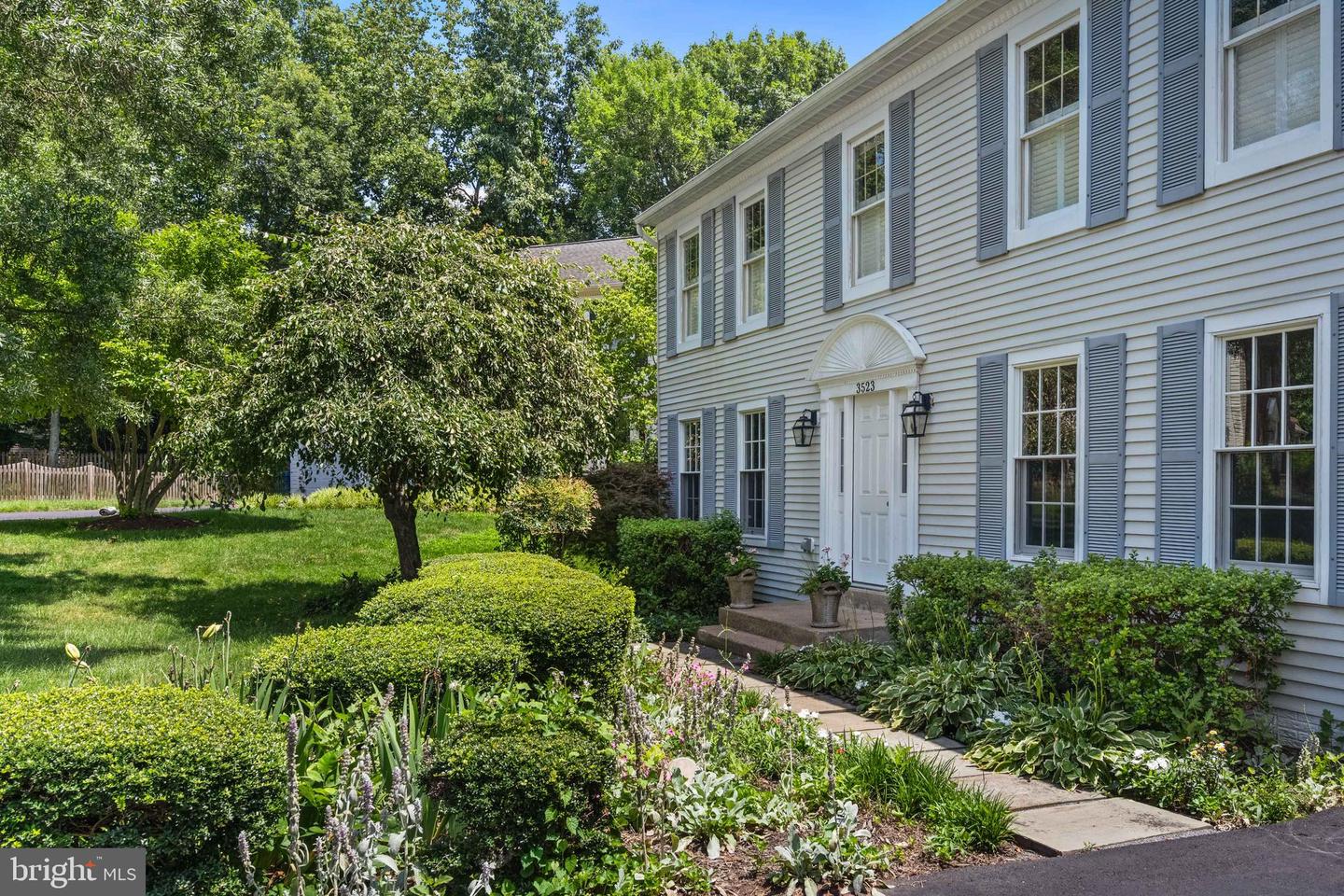 3523 MAJESTIC PINE LN, FAIRFAX, Virginia 22033, 4 Bedrooms Bedrooms, ,3 BathroomsBathrooms,Residential,For sale,3523 MAJESTIC PINE LN,VAFX2249348 MLS # VAFX2249348