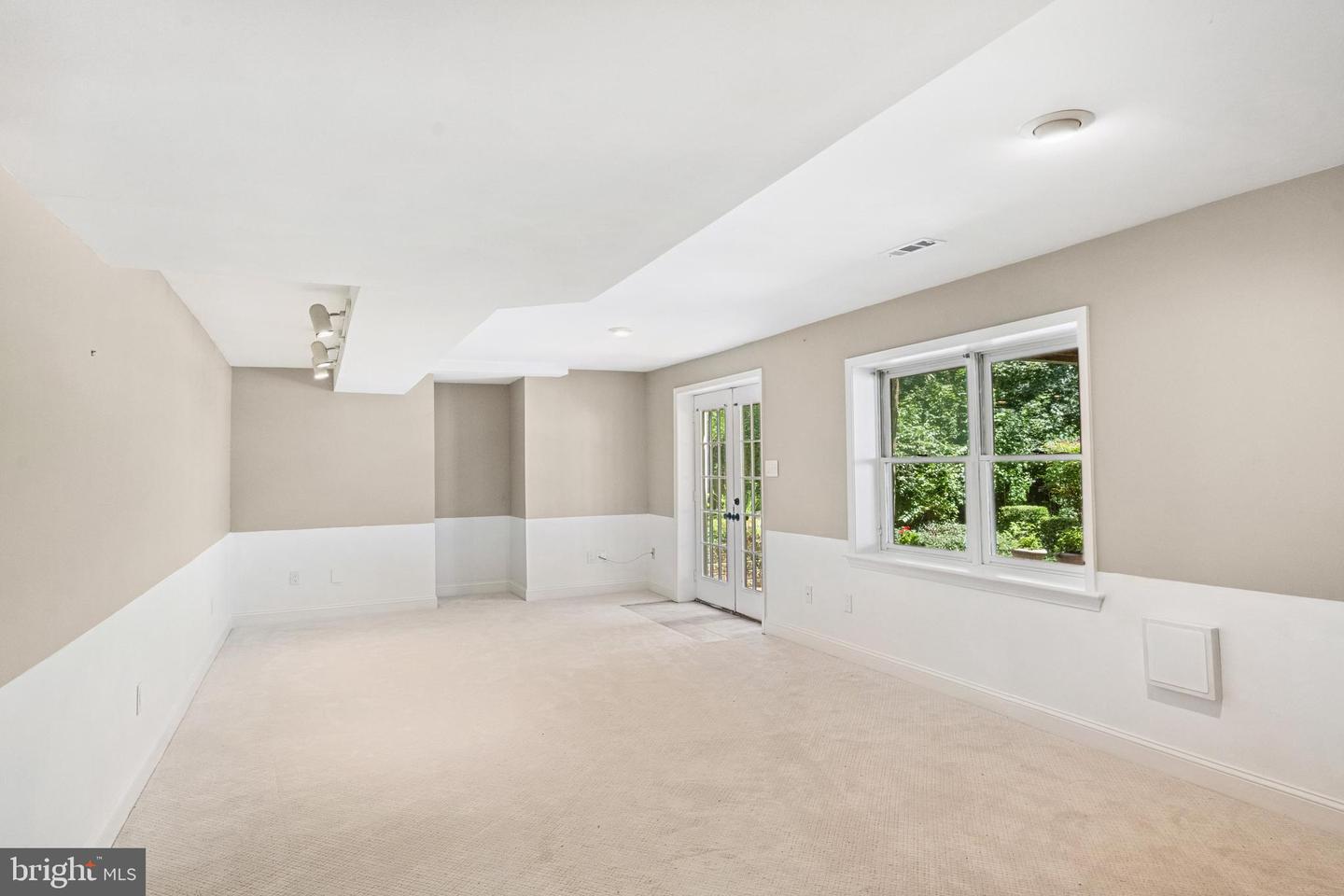 3523 MAJESTIC PINE LN, FAIRFAX, Virginia 22033, 4 Bedrooms Bedrooms, ,3 BathroomsBathrooms,Residential,For sale,3523 MAJESTIC PINE LN,VAFX2249348 MLS # VAFX2249348