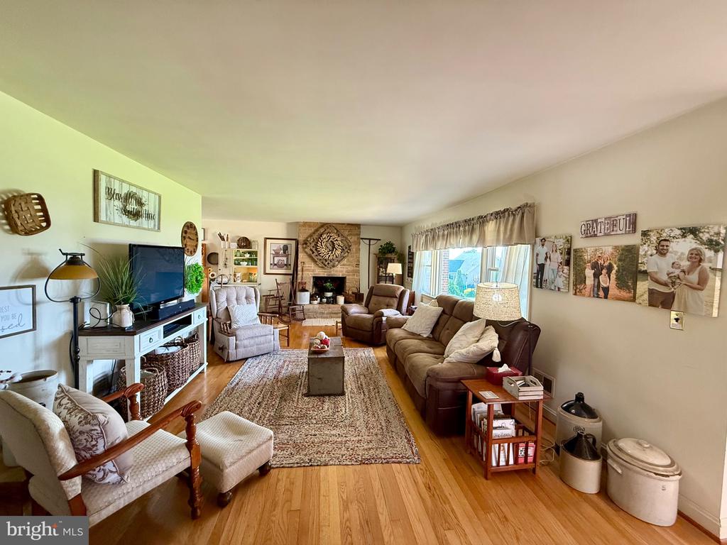 11281 CRESTVIEW DR, ORANGE, Virginia 22960, 3 Bedrooms Bedrooms, ,2 BathroomsBathrooms,Residential,11281 CRESTVIEW DR,VAOR2010040 MLS # VAOR2010040