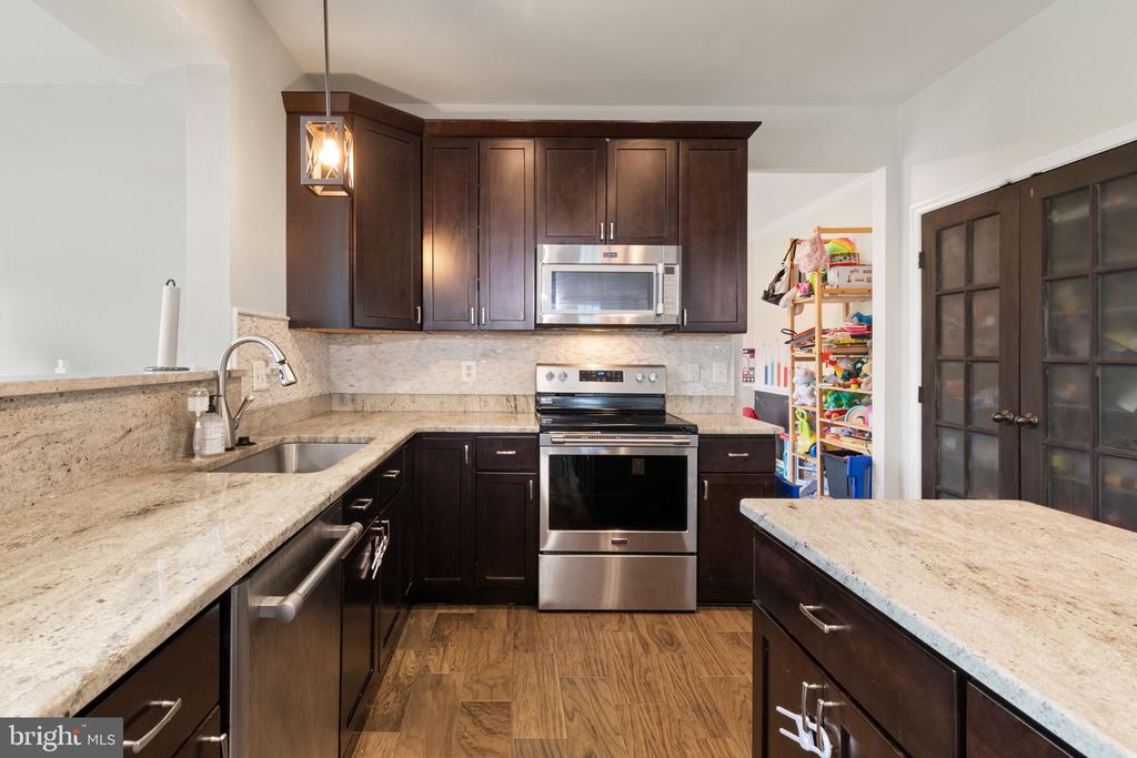 221 CANNON WAY, WARRENTON, Virginia 20186, 5 Bedrooms Bedrooms, ,3 BathroomsBathrooms,Residential,221 CANNON WAY,VAFQ2017340 MLS # VAFQ2017340