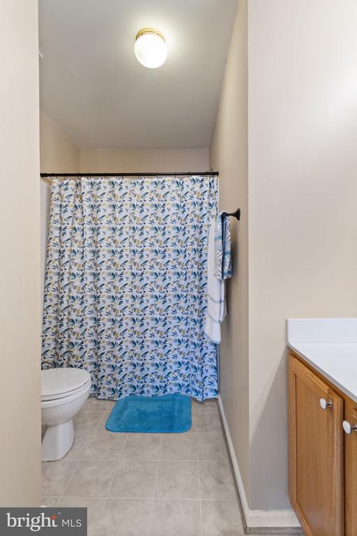 221 CANNON WAY, WARRENTON, Virginia 20186, 5 Bedrooms Bedrooms, ,3 BathroomsBathrooms,Residential,221 CANNON WAY,VAFQ2017340 MLS # VAFQ2017340
