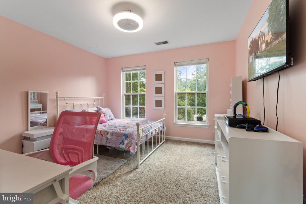 221 CANNON WAY, WARRENTON, Virginia 20186, 5 Bedrooms Bedrooms, ,3 BathroomsBathrooms,Residential,221 CANNON WAY,VAFQ2017340 MLS # VAFQ2017340