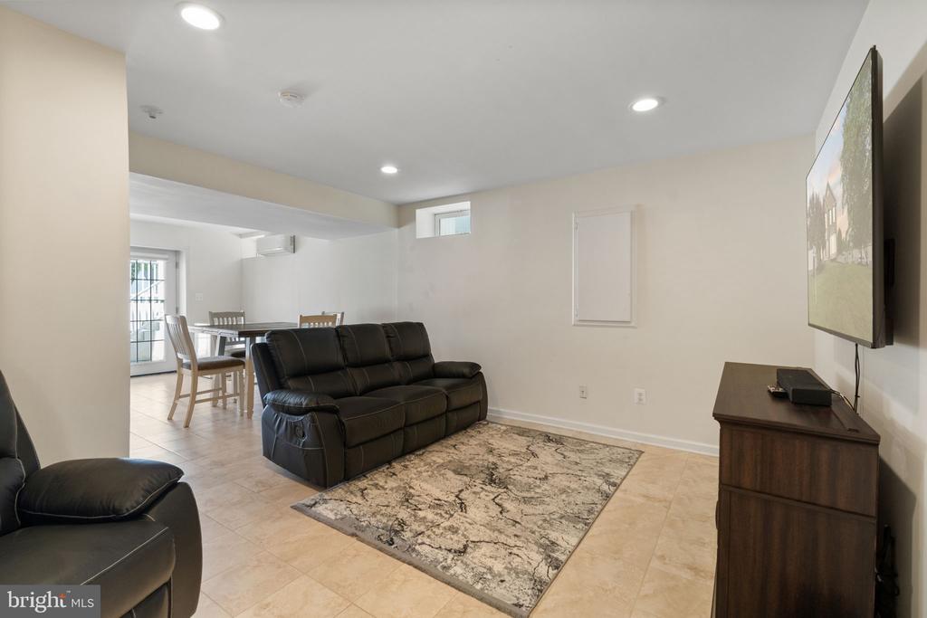 221 CANNON WAY, WARRENTON, Virginia 20186, 5 Bedrooms Bedrooms, ,3 BathroomsBathrooms,Residential,221 CANNON WAY,VAFQ2017340 MLS # VAFQ2017340