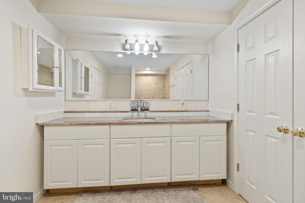 221 CANNON WAY, WARRENTON, Virginia 20186, 5 Bedrooms Bedrooms, ,3 BathroomsBathrooms,Residential,221 CANNON WAY,VAFQ2017340 MLS # VAFQ2017340