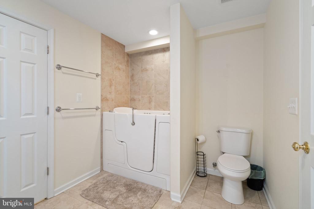 221 CANNON WAY, WARRENTON, Virginia 20186, 5 Bedrooms Bedrooms, ,3 BathroomsBathrooms,Residential,221 CANNON WAY,VAFQ2017340 MLS # VAFQ2017340