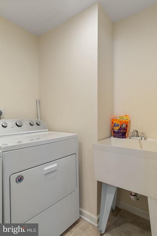 221 CANNON WAY, WARRENTON, Virginia 20186, 5 Bedrooms Bedrooms, ,3 BathroomsBathrooms,Residential,221 CANNON WAY,VAFQ2017340 MLS # VAFQ2017340