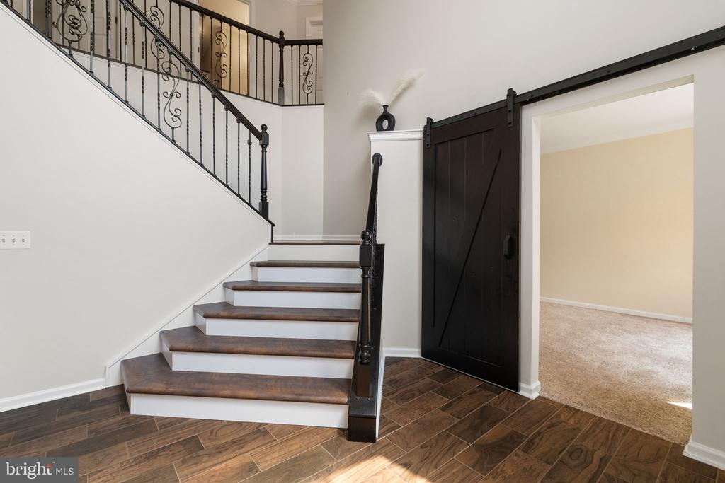 221 CANNON WAY, WARRENTON, Virginia 20186, 5 Bedrooms Bedrooms, ,3 BathroomsBathrooms,Residential,221 CANNON WAY,VAFQ2017340 MLS # VAFQ2017340