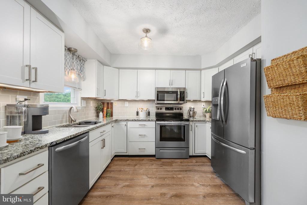9235 LEES RIDGE RD, WARRENTON, Virginia 20186, 4 Bedrooms Bedrooms, ,2 BathroomsBathrooms,Residential,9235 LEES RIDGE RD,VAFQ2017294 MLS # VAFQ2017294