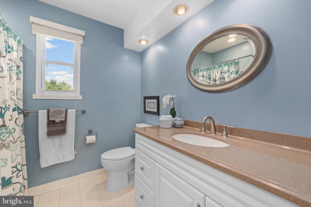 9235 LEES RIDGE RD, WARRENTON, Virginia 20186, 4 Bedrooms Bedrooms, ,2 BathroomsBathrooms,Residential,9235 LEES RIDGE RD,VAFQ2017294 MLS # VAFQ2017294