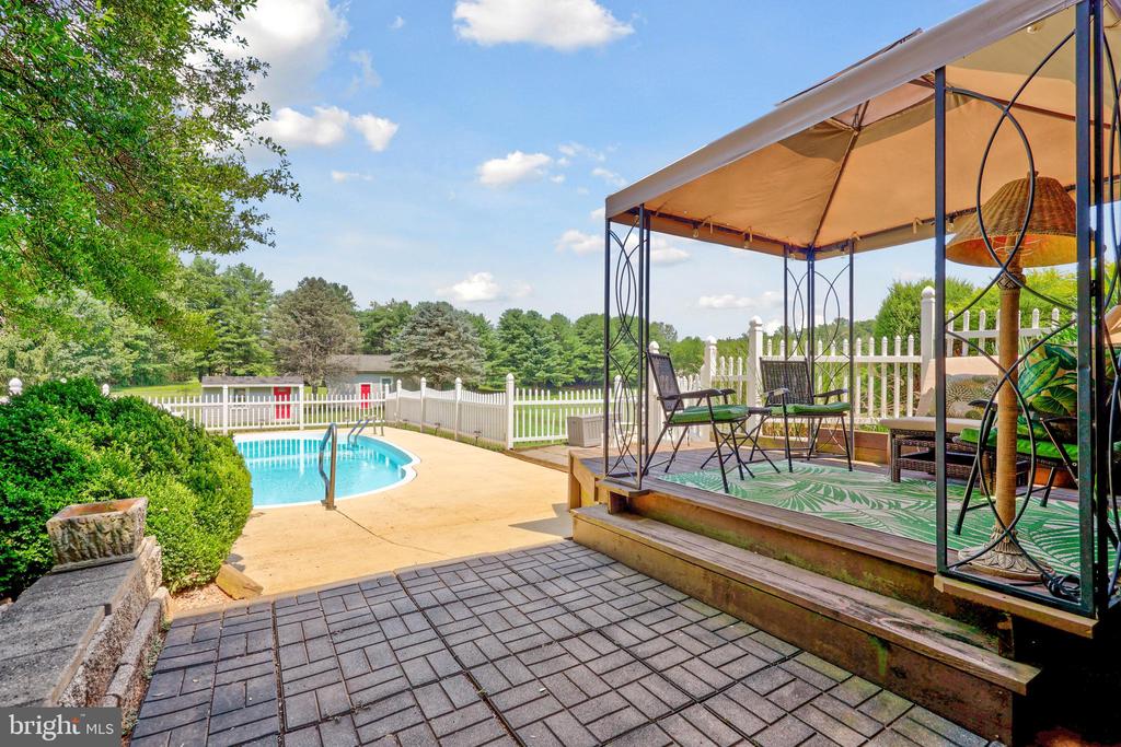 9235 LEES RIDGE RD, WARRENTON, Virginia 20186, 4 Bedrooms Bedrooms, ,2 BathroomsBathrooms,Residential,9235 LEES RIDGE RD,VAFQ2017294 MLS # VAFQ2017294