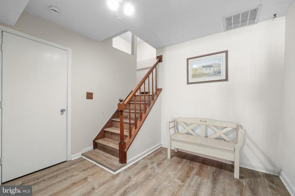 9235 LEES RIDGE RD, WARRENTON, Virginia 20186, 4 Bedrooms Bedrooms, ,2 BathroomsBathrooms,Residential,9235 LEES RIDGE RD,VAFQ2017294 MLS # VAFQ2017294