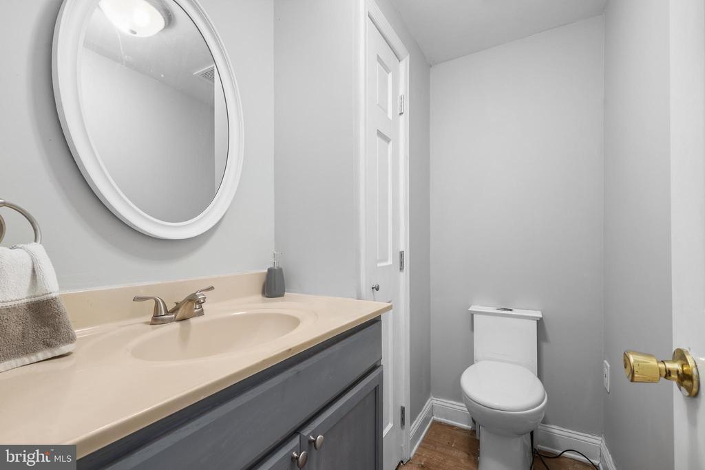 9235 LEES RIDGE RD, WARRENTON, Virginia 20186, 4 Bedrooms Bedrooms, ,2 BathroomsBathrooms,Residential,9235 LEES RIDGE RD,VAFQ2017294 MLS # VAFQ2017294