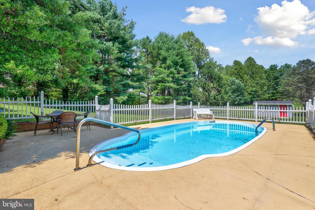 9235 LEES RIDGE RD, WARRENTON, Virginia 20186, 4 Bedrooms Bedrooms, ,2 BathroomsBathrooms,Residential,9235 LEES RIDGE RD,VAFQ2017294 MLS # VAFQ2017294