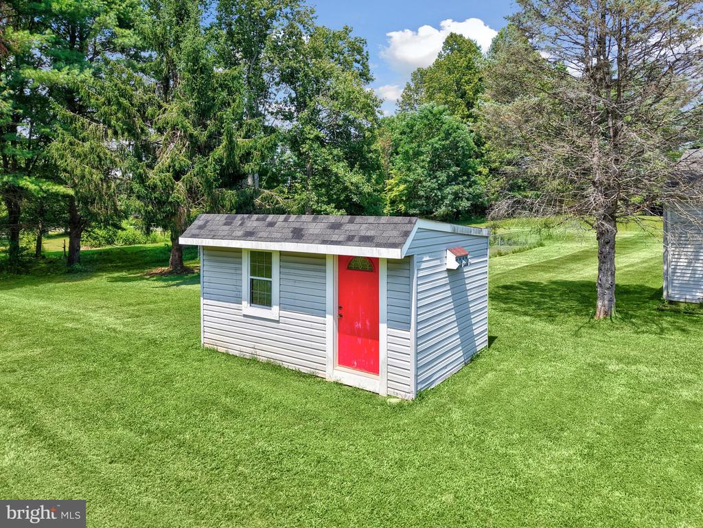 9235 LEES RIDGE RD, WARRENTON, Virginia 20186, 4 Bedrooms Bedrooms, ,2 BathroomsBathrooms,Residential,9235 LEES RIDGE RD,VAFQ2017294 MLS # VAFQ2017294