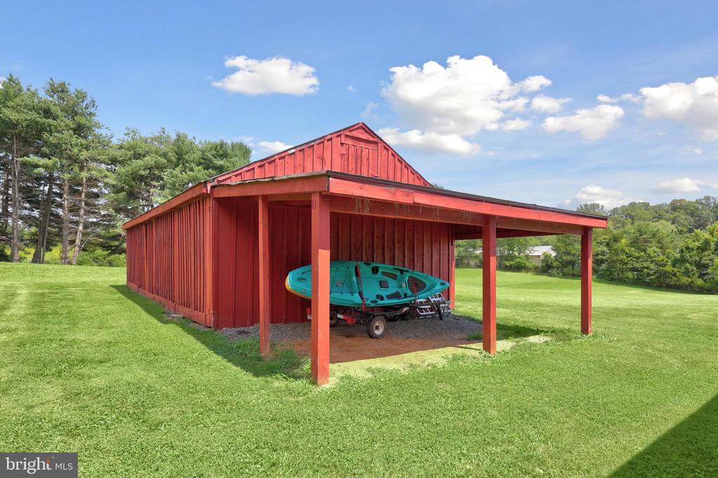 9235 LEES RIDGE RD, WARRENTON, Virginia 20186, 4 Bedrooms Bedrooms, ,2 BathroomsBathrooms,Residential,9235 LEES RIDGE RD,VAFQ2017294 MLS # VAFQ2017294