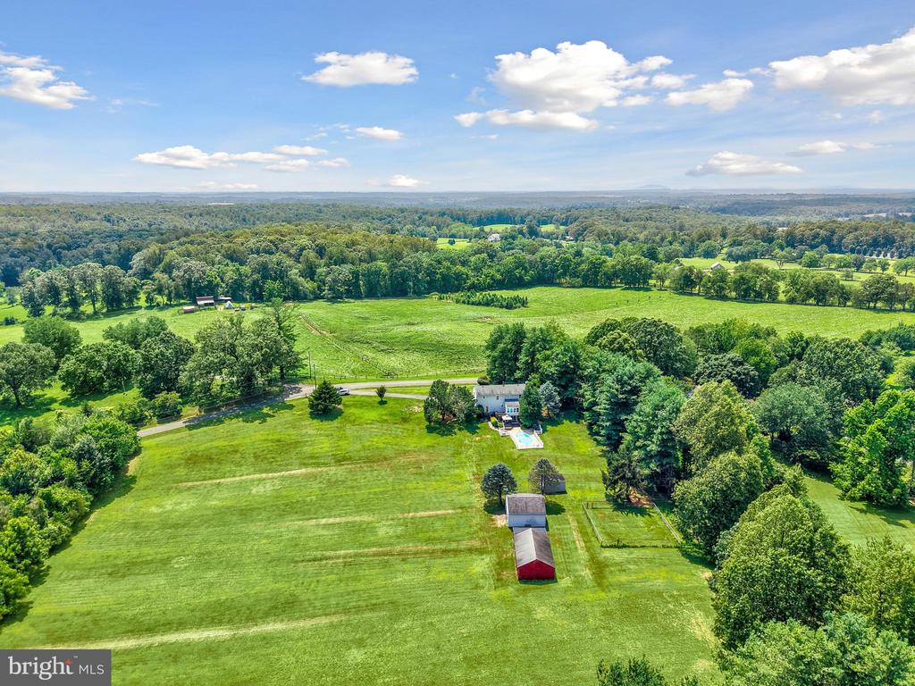 9235 LEES RIDGE RD, WARRENTON, Virginia 20186, 4 Bedrooms Bedrooms, ,2 BathroomsBathrooms,Residential,9235 LEES RIDGE RD,VAFQ2017294 MLS # VAFQ2017294