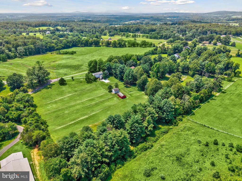 9235 LEES RIDGE RD, WARRENTON, Virginia 20186, 4 Bedrooms Bedrooms, ,2 BathroomsBathrooms,Residential,9235 LEES RIDGE RD,VAFQ2017294 MLS # VAFQ2017294