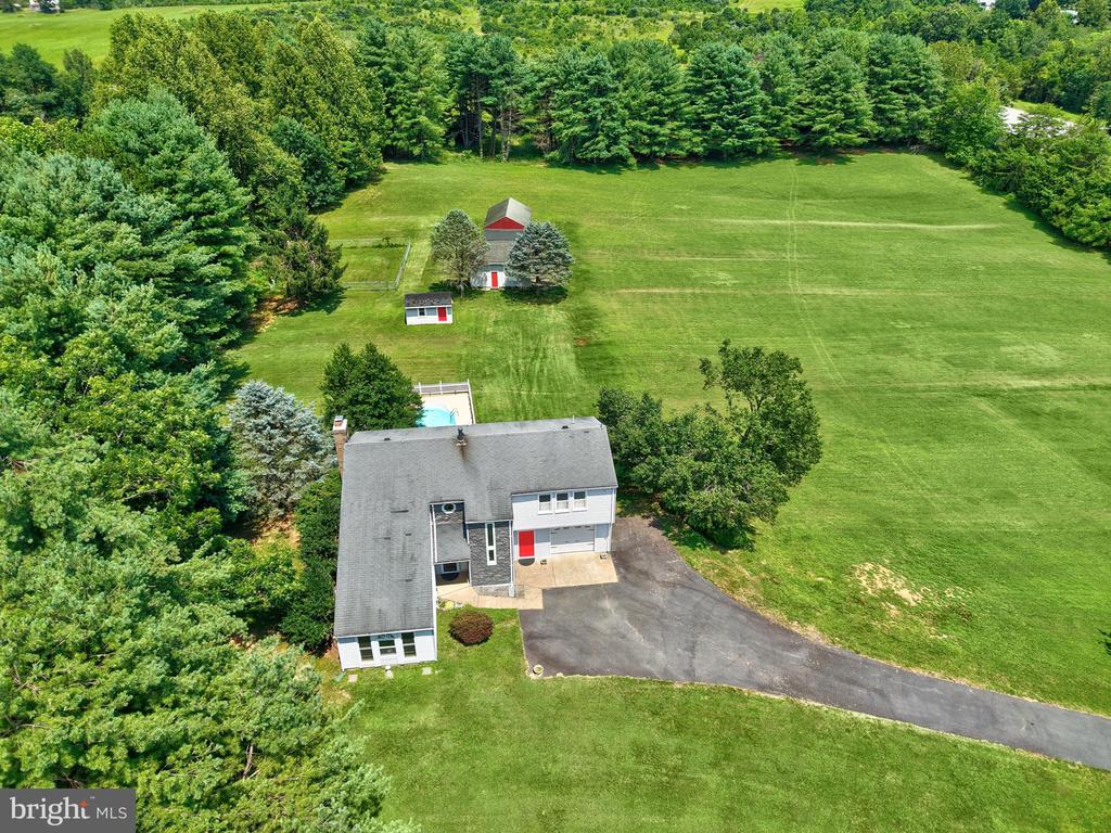 9235 LEES RIDGE RD, WARRENTON, Virginia 20186, 4 Bedrooms Bedrooms, ,2 BathroomsBathrooms,Residential,9235 LEES RIDGE RD,VAFQ2017294 MLS # VAFQ2017294