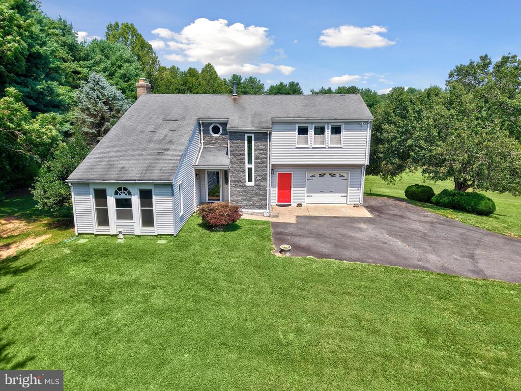 9235 LEES RIDGE RD, WARRENTON, Virginia 20186, 4 Bedrooms Bedrooms, ,2 BathroomsBathrooms,Residential,9235 LEES RIDGE RD,VAFQ2017294 MLS # VAFQ2017294