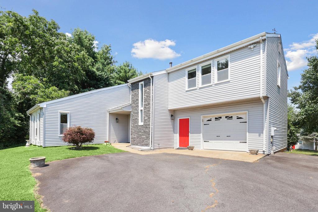 9235 LEES RIDGE RD, WARRENTON, Virginia 20186, 4 Bedrooms Bedrooms, ,2 BathroomsBathrooms,Residential,9235 LEES RIDGE RD,VAFQ2017294 MLS # VAFQ2017294