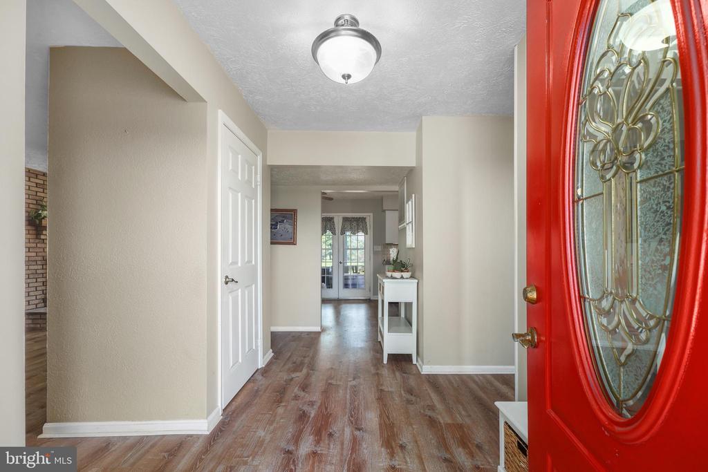 9235 LEES RIDGE RD, WARRENTON, Virginia 20186, 4 Bedrooms Bedrooms, ,2 BathroomsBathrooms,Residential,9235 LEES RIDGE RD,VAFQ2017294 MLS # VAFQ2017294
