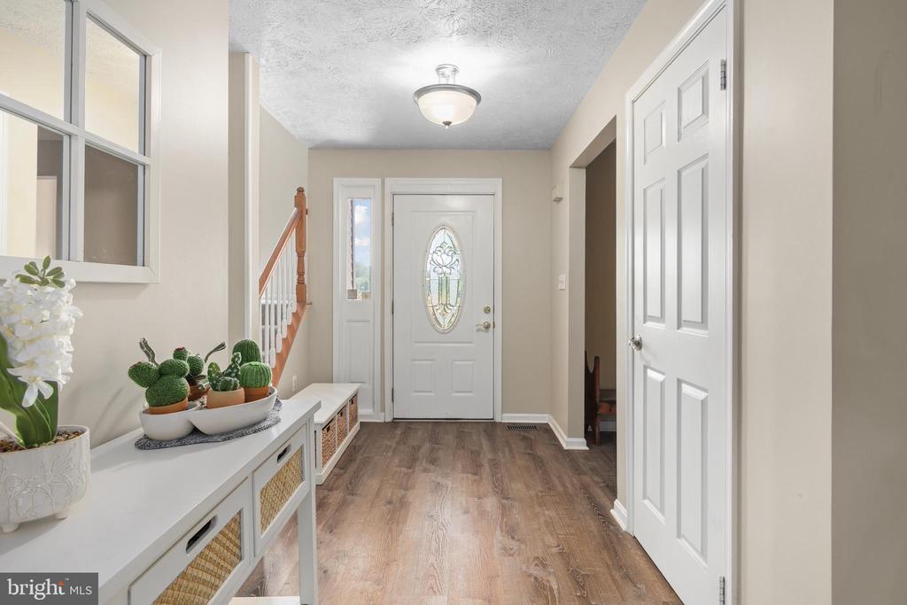 9235 LEES RIDGE RD, WARRENTON, Virginia 20186, 4 Bedrooms Bedrooms, ,2 BathroomsBathrooms,Residential,9235 LEES RIDGE RD,VAFQ2017294 MLS # VAFQ2017294