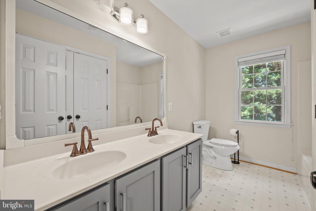 15066 COLIN LN, AMISSVILLE, Virginia 20106, 4 Bedrooms Bedrooms, ,3 BathroomsBathrooms,Residential,15066 COLIN LN,VACU2010992 MLS # VACU2010992