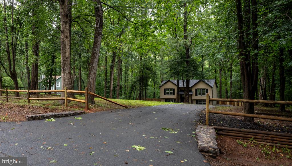 12719 PICKETT CT, SPOTSYLVANIA, Virginia 22551, 4 Bedrooms Bedrooms, ,2 BathroomsBathrooms,Residential,12719 PICKETT CT,VASP2034702 MLS # VASP2034702