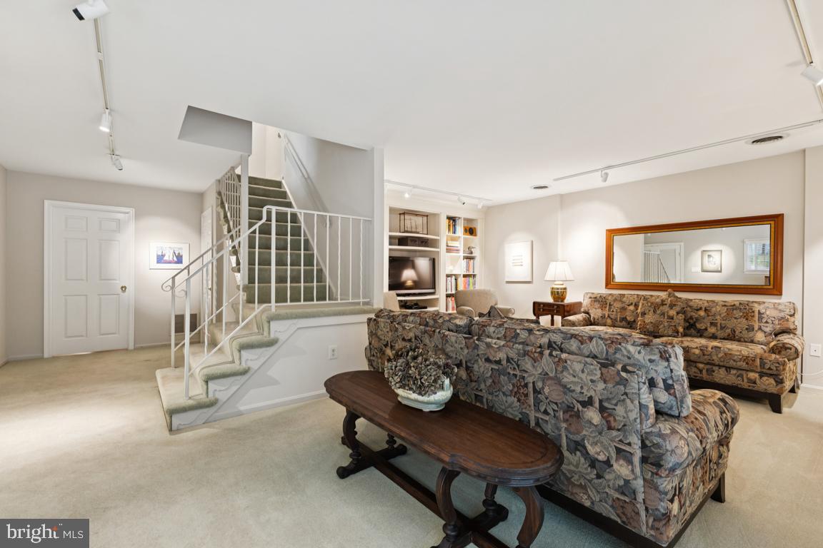 9409 PARK HUNT CT, SPRINGFIELD, Virginia 22153, 3 Bedrooms Bedrooms, ,2 BathroomsBathrooms,Residential,For sale,9409 PARK HUNT CT,VAFX2252256 MLS # VAFX2252256