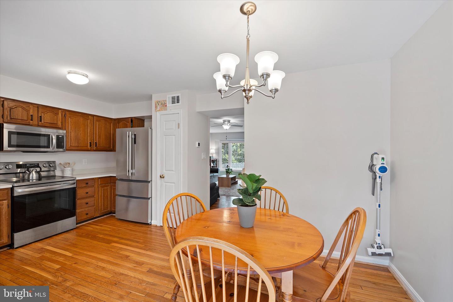 3953 PEPPERIDGE CT, WOODBRIDGE, Virginia 22192, 3 Bedrooms Bedrooms, ,2 BathroomsBathrooms,Residential,For sale,3953 PEPPERIDGE CT,VAPW2098208 MLS # VAPW2098208
