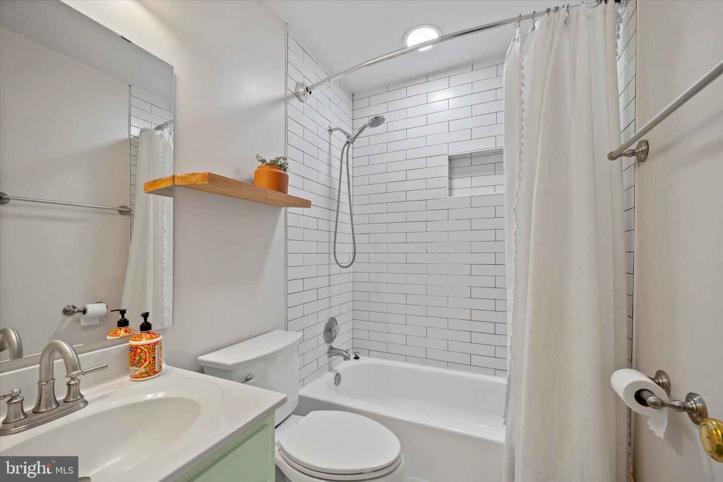 3953 PEPPERIDGE CT, WOODBRIDGE, Virginia 22192, 3 Bedrooms Bedrooms, ,2 BathroomsBathrooms,Residential,For sale,3953 PEPPERIDGE CT,VAPW2098208 MLS # VAPW2098208