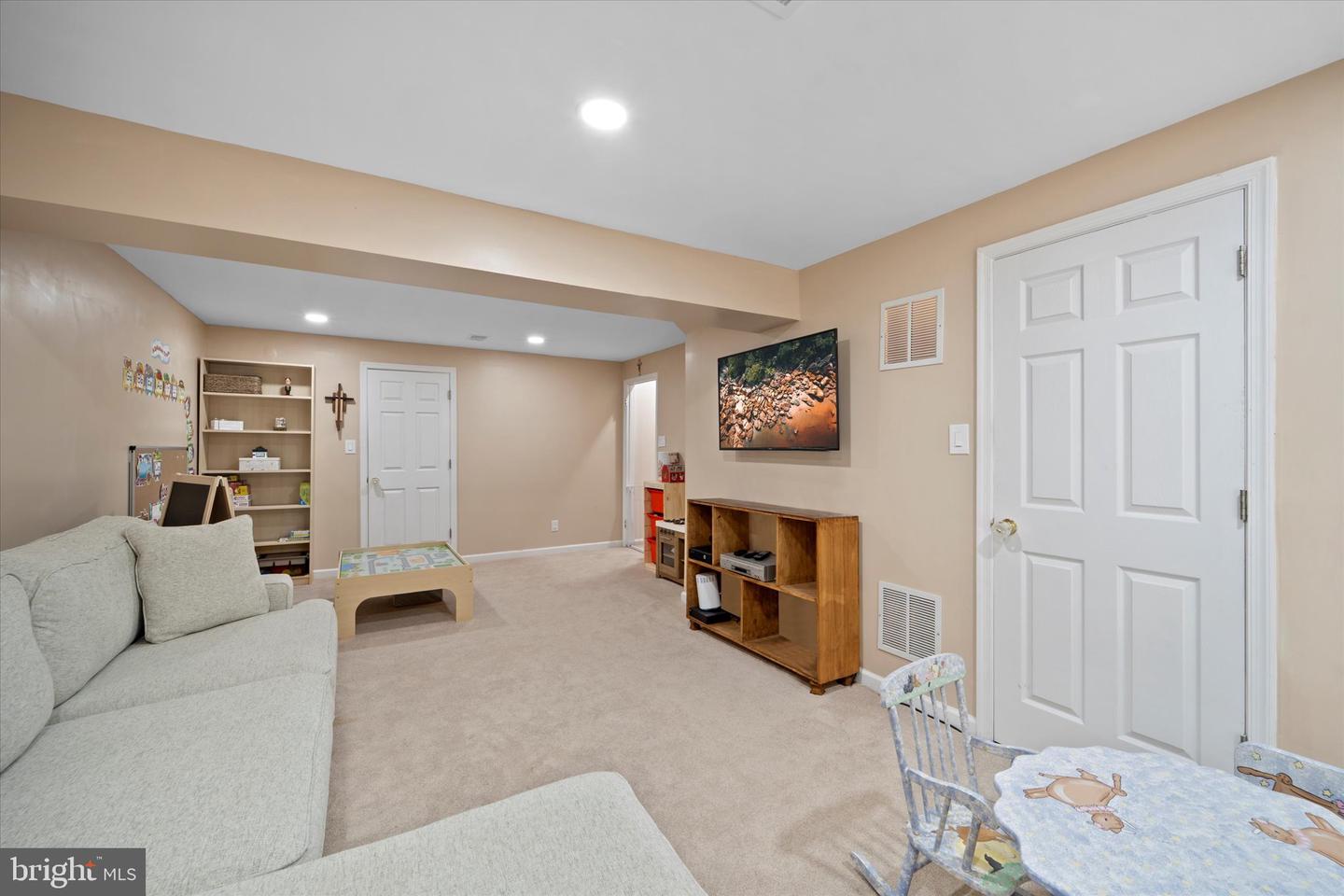 3953 PEPPERIDGE CT, WOODBRIDGE, Virginia 22192, 3 Bedrooms Bedrooms, ,2 BathroomsBathrooms,Residential,For sale,3953 PEPPERIDGE CT,VAPW2098208 MLS # VAPW2098208
