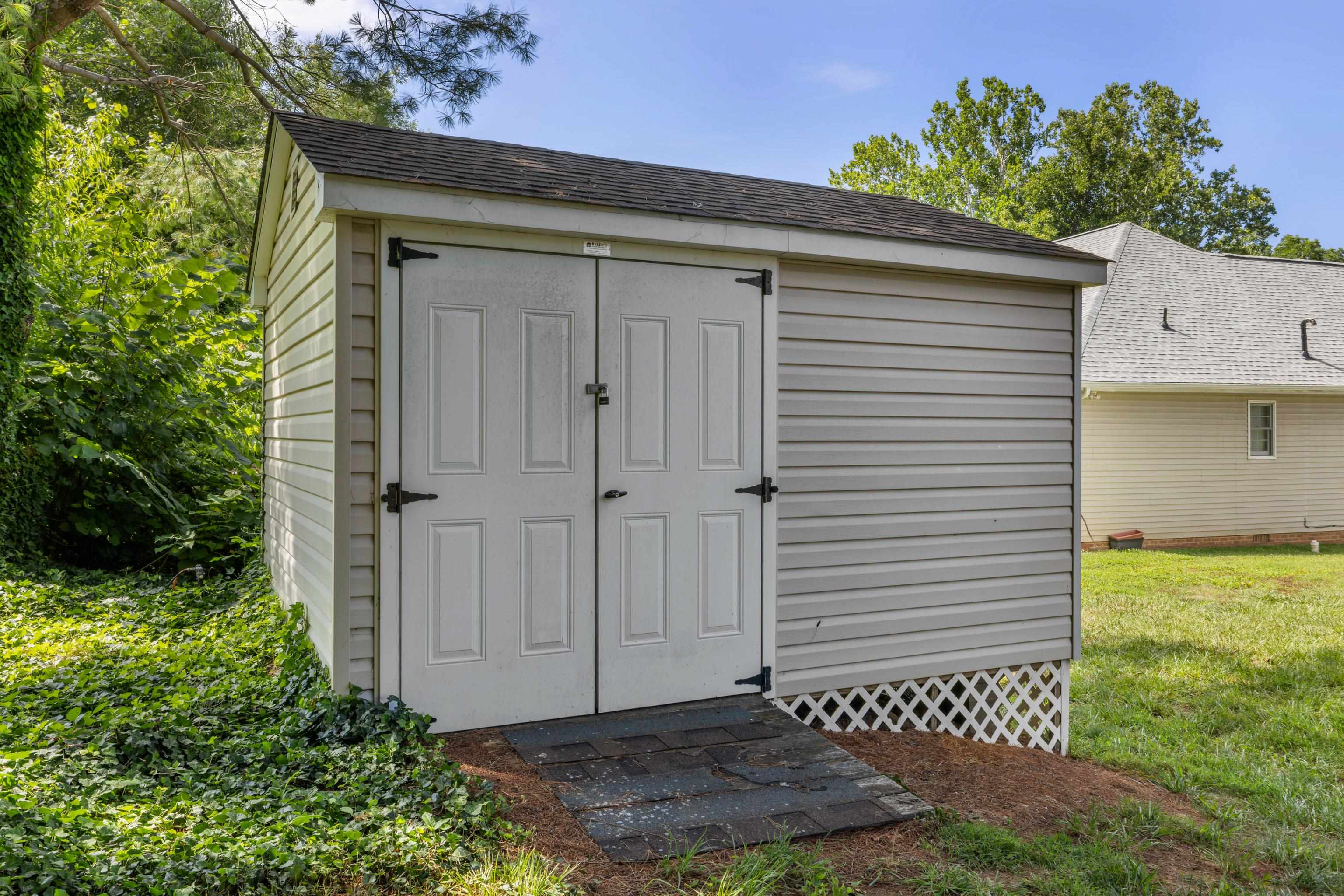 109 BROOK CT, WAYNESBORO, Virginia 22980, 3 Bedrooms Bedrooms, ,2 BathroomsBathrooms,Residential,109 BROOK CT,666770 MLS # 666770