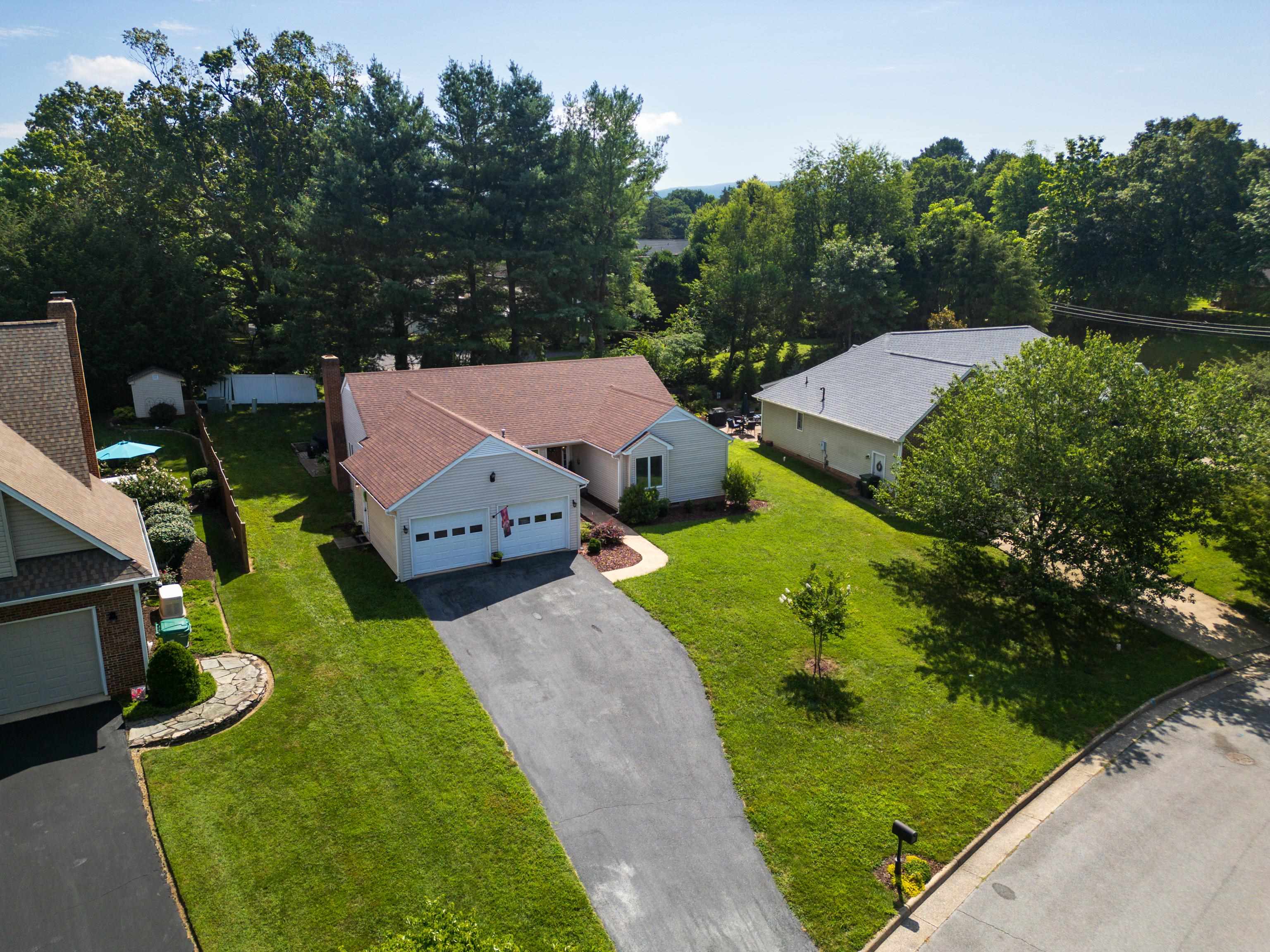 109 BROOK CT, WAYNESBORO, Virginia 22980, 3 Bedrooms Bedrooms, ,2 BathroomsBathrooms,Residential,109 BROOK CT,666770 MLS # 666770