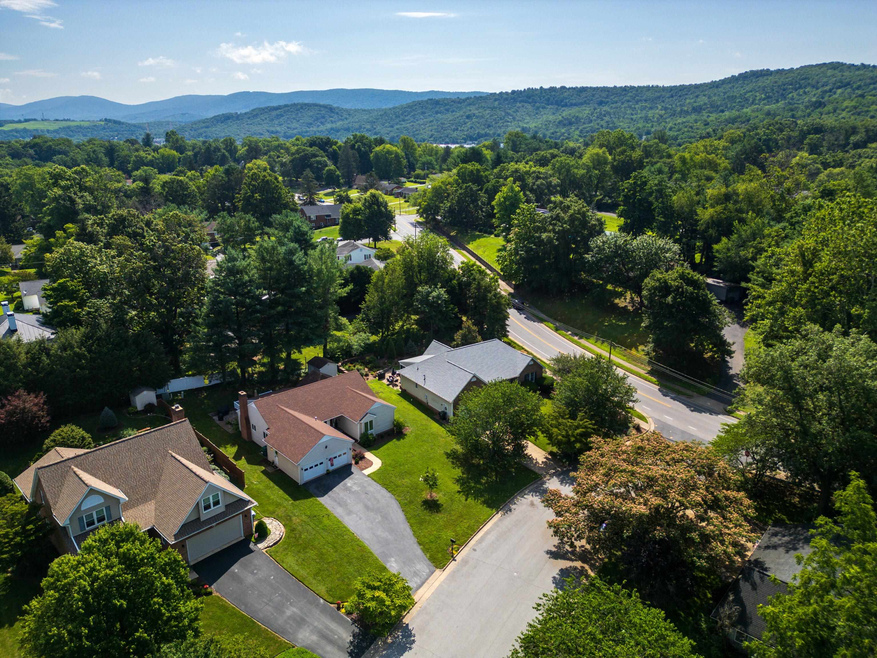 109 BROOK CT, WAYNESBORO, Virginia 22980, 3 Bedrooms Bedrooms, ,2 BathroomsBathrooms,Residential,109 BROOK CT,666770 MLS # 666770