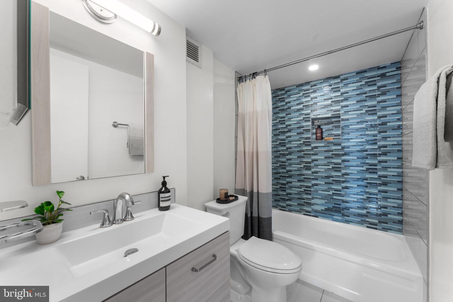 2141 P ST NW #306, WASHINGTON, District Of Columbia 20037, 1 Bedroom Bedrooms, ,1 BathroomBathrooms,Residential,For sale,2141 P ST NW #306,DCDC2208616 MLS # DCDC2208616