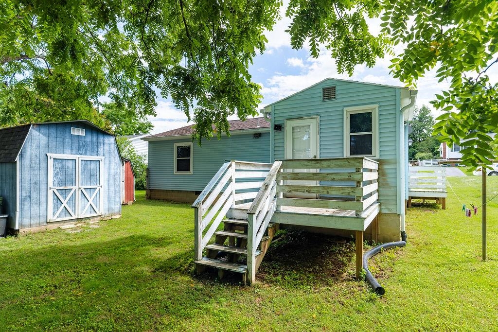 1533 STUART ST, WAYNESBORO, Virginia 22980, 3 Bedrooms Bedrooms, ,1 BathroomBathrooms,Residential,1533 STUART ST,666778 MLS # 666778
