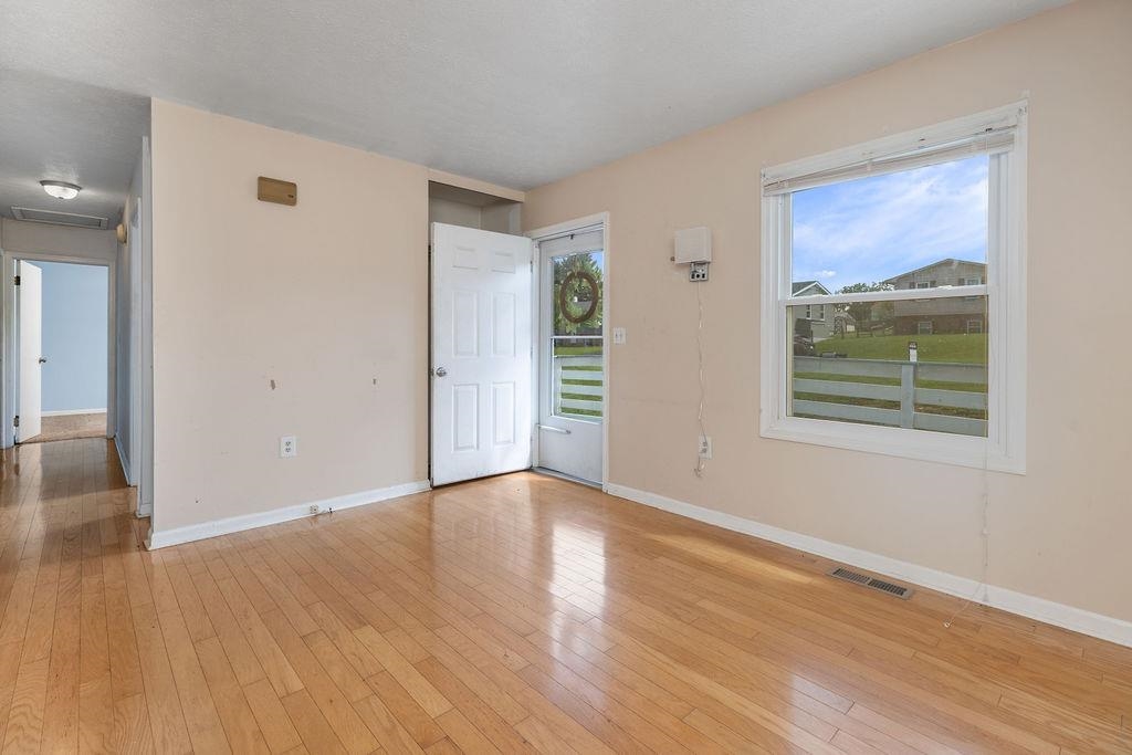 1533 STUART ST, WAYNESBORO, Virginia 22980, 3 Bedrooms Bedrooms, ,1 BathroomBathrooms,Residential,1533 STUART ST,666778 MLS # 666778