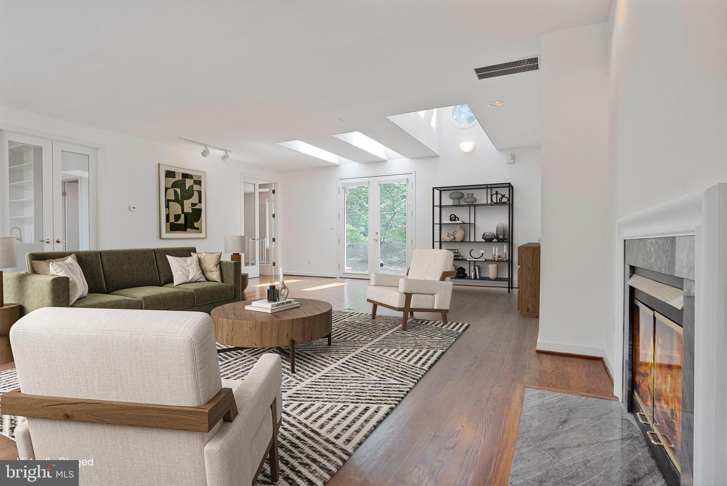 926 SAIGON RD, MCLEAN, Virginia 22102, 5 Bedrooms Bedrooms, ,5 BathroomsBathrooms,Residential,For sale,926 SAIGON RD,VAFX2252944 MLS # VAFX2252944