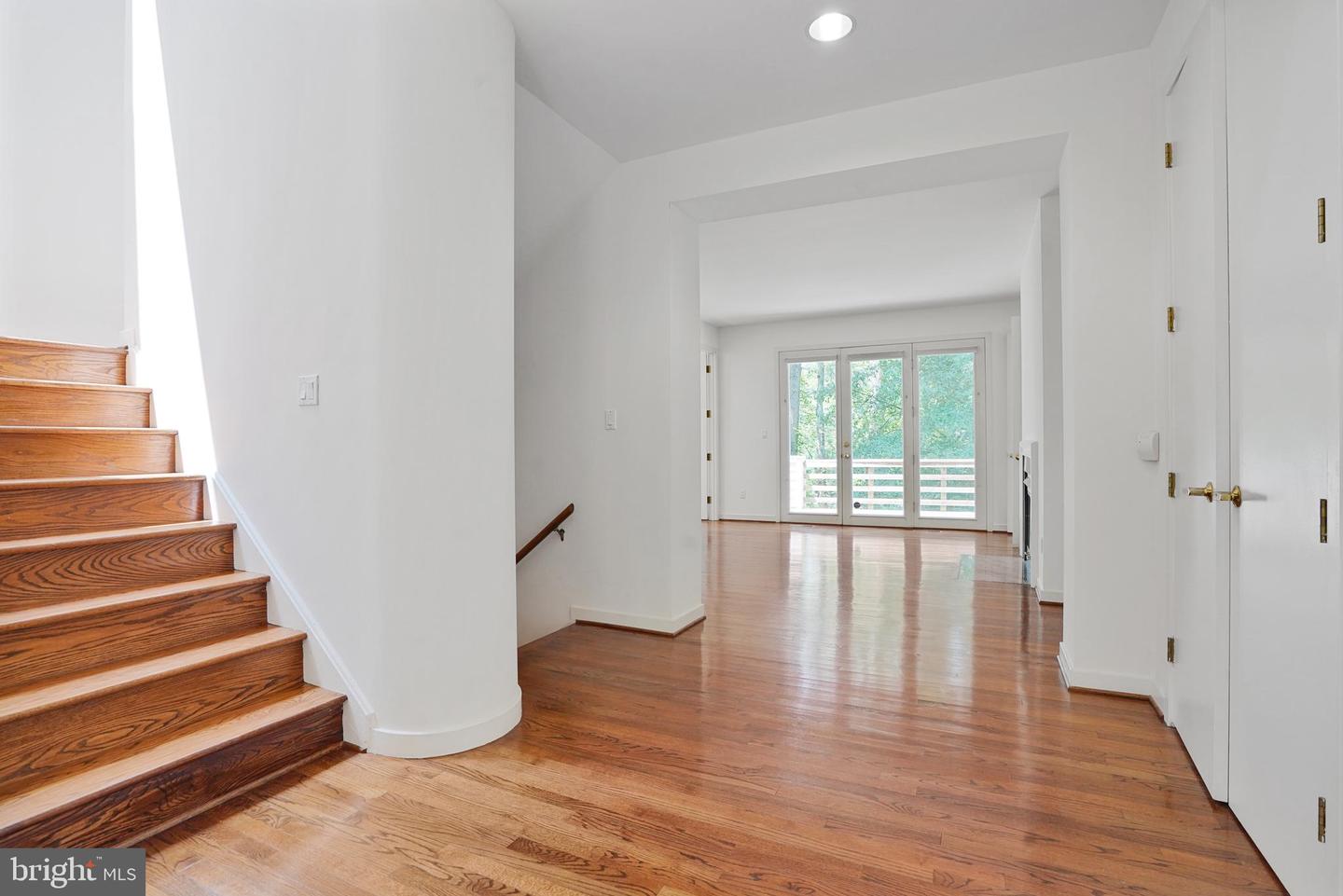 926 SAIGON RD, MCLEAN, Virginia 22102, 5 Bedrooms Bedrooms, ,5 BathroomsBathrooms,Residential,For sale,926 SAIGON RD,VAFX2252944 MLS # VAFX2252944
